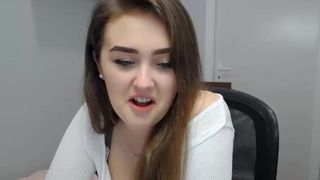 silvia_ami whore model pulls pussy