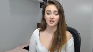 silvia_ami whore model pulls pussy