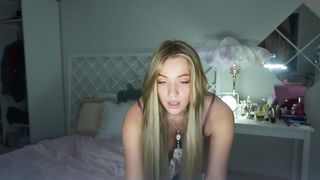 nikyrush shy bitch masturbates recklessly pussy