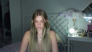 nikyrush with dildo relaxes her shaved vagina