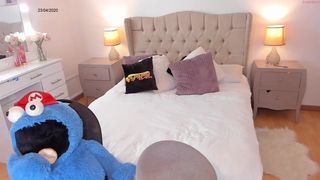 missniley24 naughty lady passionately masturbating cunt