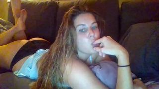 ky_lynn shy harlot fingering pussy in the shower