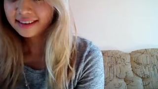 ji_yeon latin babe masturbates