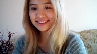ji_yeon latin babe masturbates