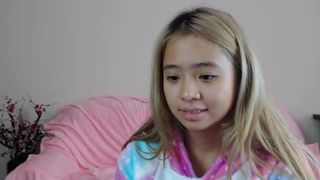 ji_yeon Fair-haired beauty