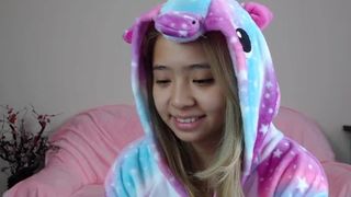 ji_yeon Lacy brunette