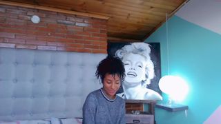 isaa_crown hot babe fucks cunt