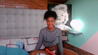 isaa_crown hot babe fucks cunt