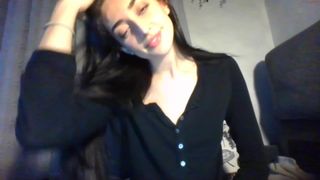 yellaa4 naughty brunette seduces with big booty