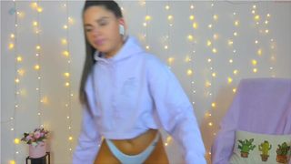 vikki_walker beauty in stockings fucks with phallus