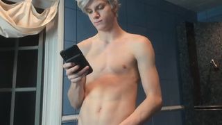 shanehall hot babe gently jerks pussy