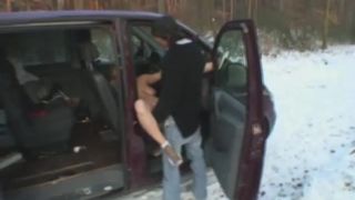 Tramperin bei eis und schnee gefickt