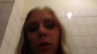 Sybella Besoffen abgepisst