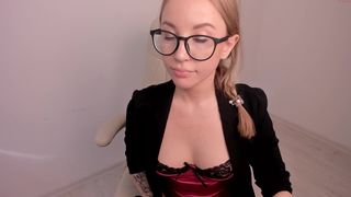 _miss_laura skinny web model masturbates