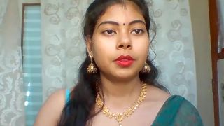 lovely_my_name gently pushes the toy in her pussy