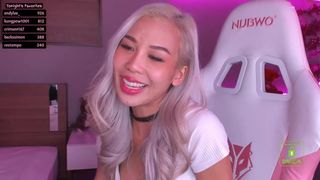 idaaaaaa stunning babe fucks her ass hard