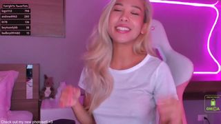 idaaaaaa busty babe gently pulls pussy