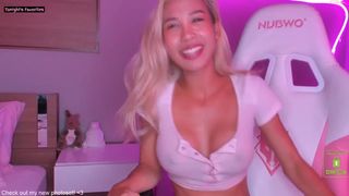 idaaaaaa fat old woman kneads wet vagina