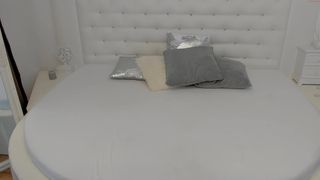 iamjoyxs sexy chick pulls juicy pussy