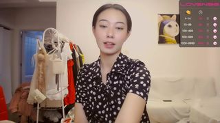 cn_alice skinny bitch jerking pussy with phallus