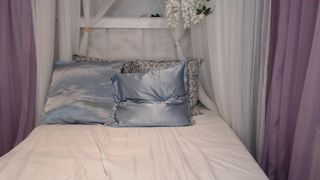 _marusya_ white-haired  cam girl  posing in lingerie