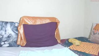 nellazzexxx juicy babe striptease dances