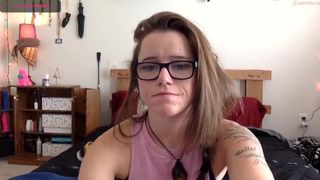 levity69 sexy chick demonstrates beautiful body