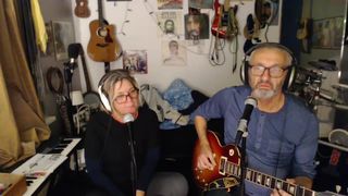 win2win savory lady caresses pussy with her finger