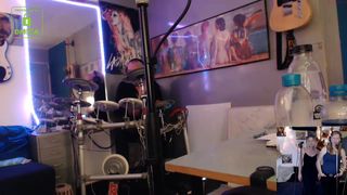 win2win beautiful fingering pussy and showing boobs