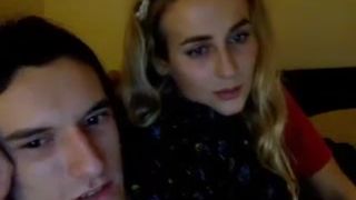 iznky busty lady posing in fr