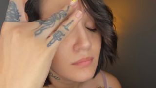 sugar_troubl3 mature slut shines juicy booty