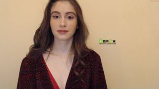 snowww_white beautiful lady shows gorgeous body