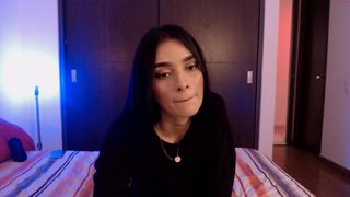 nicolemanson naughty bitch shows pussy