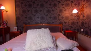 britanny_b the shrewd slut masturbates pussy with a phallus