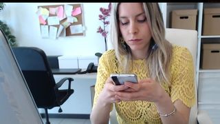 tiffany925 sticks a toy in the ass