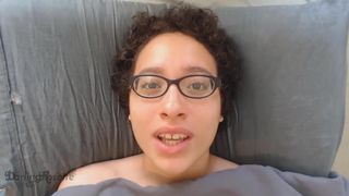 darlingrosette busty  girl  fingering her pussy with a vibrator