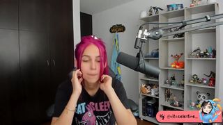laura cornett crazy woman masturbating cunt with hand