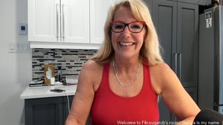 fitcougarcb playing with her pussy