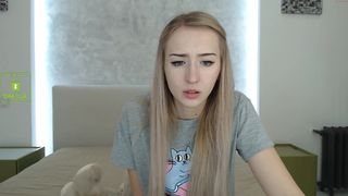 guest324 hot female fucks herself in the anus