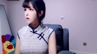 cute_dami tempting chick fingering pussy