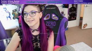 sexy_aymee cute doll gives her pussy a dildo