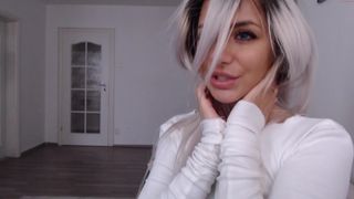 secretgoddess0 beauty fucks herself in front of the webcam