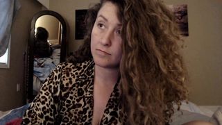 roxyrolla crazy chick demonstrates sexy body