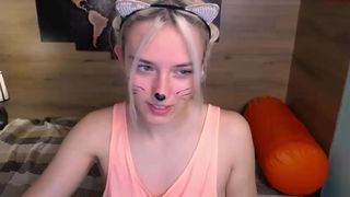 gold_gloria playing with her pussy