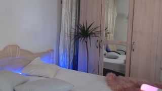 dreamana exquisite bitch jerking off her cunt