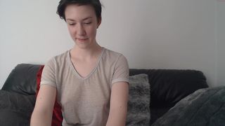 sex_bean fucks herself in pussy