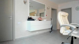 katie_sweet sweet thing masturbates shaved cunt