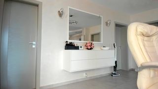 katie_sweet juicy mom shakes her ass