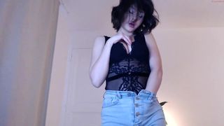 sasha_ursx rubs and fucks her pussy