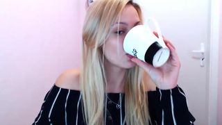 mia_liv hot trick fingering pussy